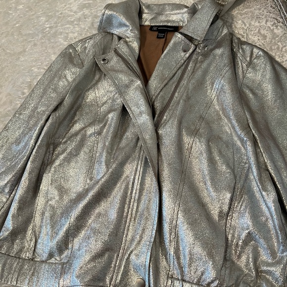 Gold jacket - Picture 3 of 10